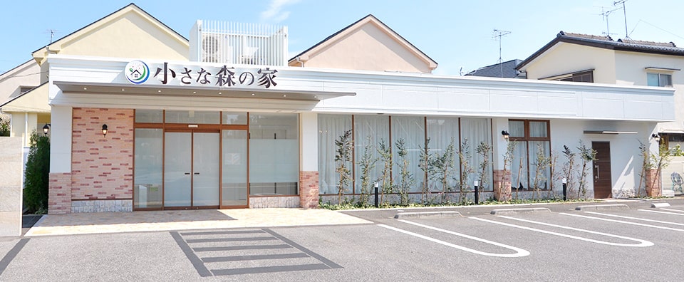 松戸市にある小さな森の家、松戸六実・柏高柳の葬儀式場外観